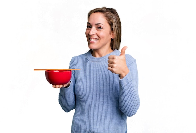 Osoba jedząca przygotowany posiłek